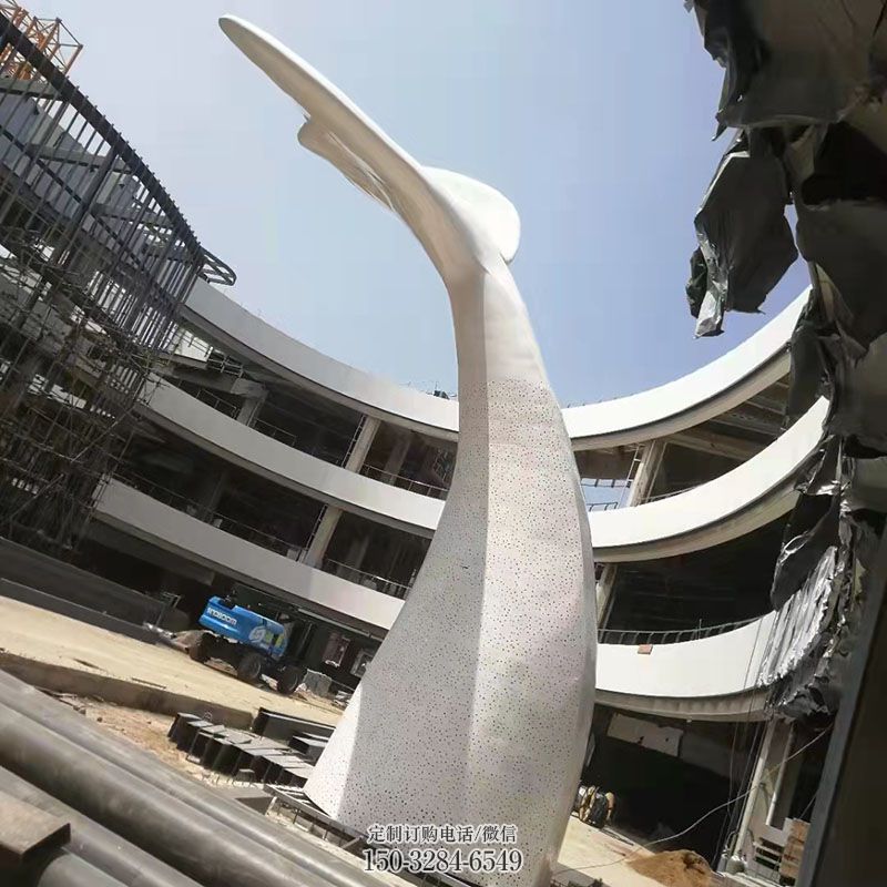 鱼尾雕塑抽象 公园景观半身鱼雕塑供求 烤漆鱼尾巴雕塑制造商