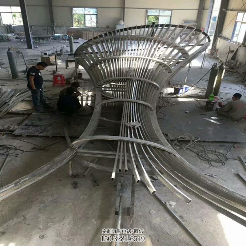 艺术鱼尾雕塑 景区半身鱼雕塑优选 户外鱼尾巴雕塑供给