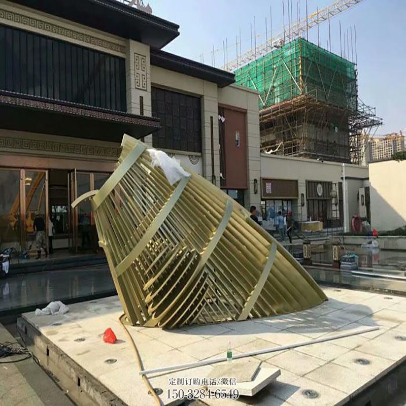 鱼尾雕塑工艺 城市广场半身鱼雕塑提供 景区鱼尾巴雕塑优选