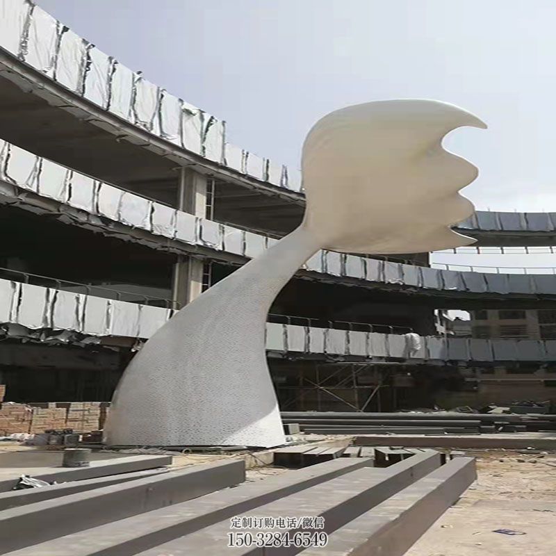 鱼尾雕塑生产 景观小品半身鱼雕塑供需 公园景观鱼尾巴雕塑供求